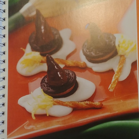 **5 for $20 Taste of Home Halloween Recipe Book - Picture 6 of 8